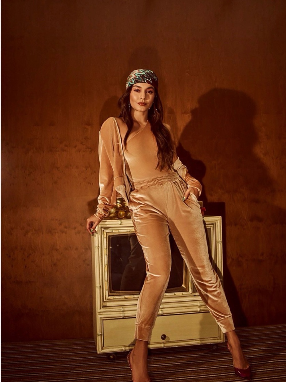 Fabletics X Vanessa Hudgens Womens Luxe Daria Velour Drawstring Joggers.
